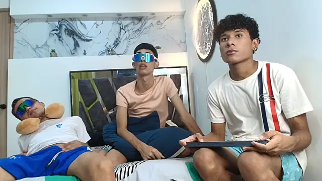 LONDON BOYS1 online show from December 2, 2025, 1:17 am