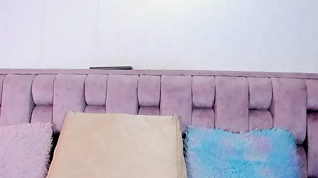 Alexa-Hunter online show from April 12, 2026, 8:23 pm