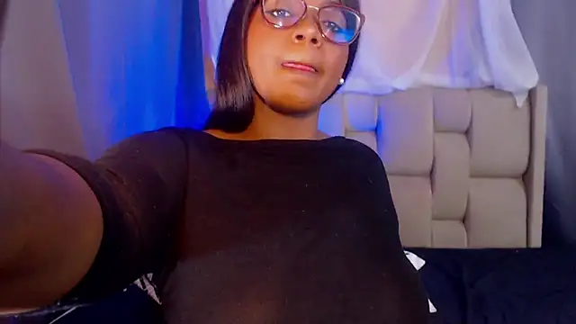 Snapshot of Mimi_Gil chatting on February 13, 2026, 12:21 am Mimi Gil online show from February 13, 2026, 12:21 am