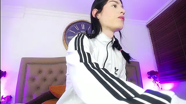 AuroraRicci online show from October 9, 2025, 1:22 pm