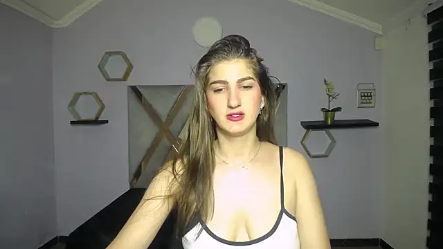 Dafne castro  online show from September 28, 2025, 10:33 am