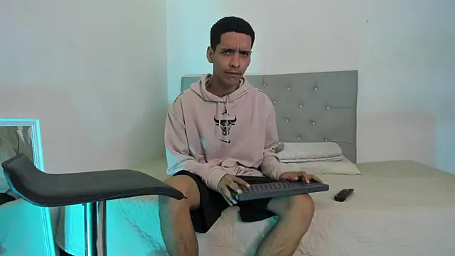 Snapshot of twinkDuohot chatting on October 21, 2025, 12:43 am twinkDuohot online show from October 21, 2025, 12:43 am