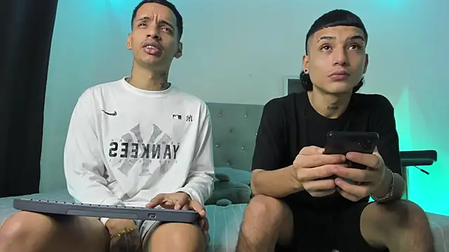 Snapshot of twinkDuohot chatting on October 9, 2025, 4:13 am twinkDuohot online show from October 9, 2025, 4:13 am