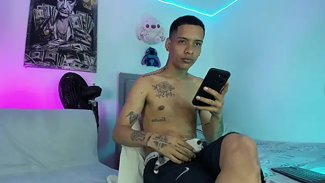 twinkDuohot online show from June 26, 2026, 5:52 pm
