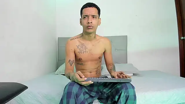 Snapshot of twinkDuohot chatting on November 5, 2025, 3:20 am twinkDuohot online show from November 5, 2025, 3:20 am