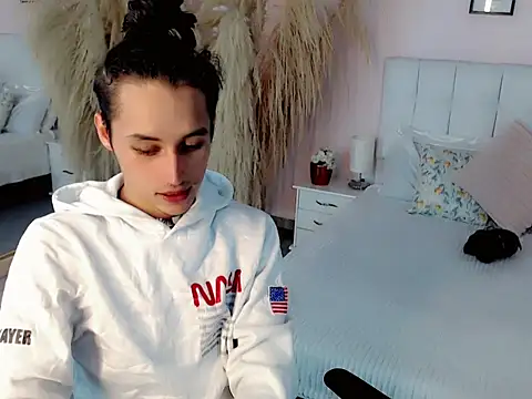 samantha bliss online show from November 13, 2025, 11:47 am