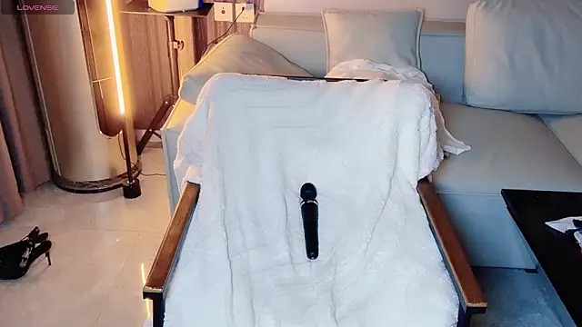 Auu-777 online show from September 27, 2025, 10:21 am