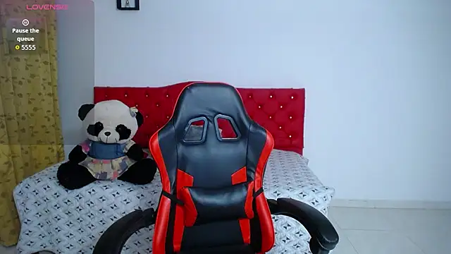 tiana breeze online show from November 3, 2025, 1:00 am