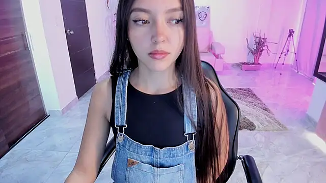 Snapshot of bella_fox_1 chatting on July 1, 2026, 1:33 pm bella fox 1 online show from July 1, 2026, 1:33 pm