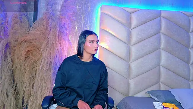 samiradoll online show from October 21, 2025, 4:45 am