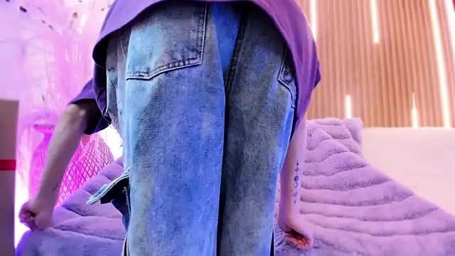 ArianaSantana online show from December 19, 2025, 12:51 pm