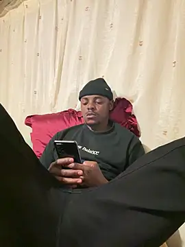 Snapshot of Hluga_25 chatting on July 18, 2026, 4:48 pm Hluga 25 online show from July 18, 2026, 4:48 pm