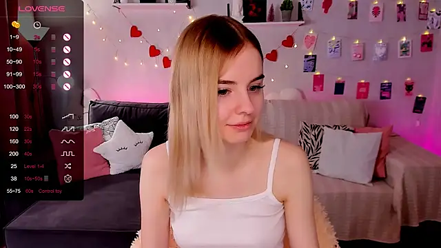 Snapshot of LillianShine chatting on February 18, 2026, 2:31 am LillianShine online show from February 18, 2026, 2:31 am