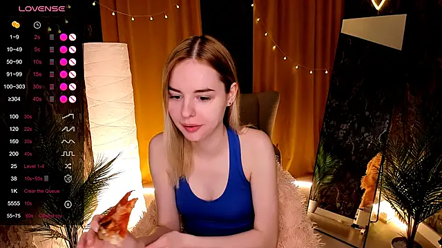 LillianShine online show from May 14, 2026, 2:19 am