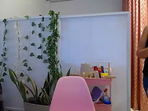 Snapshot of Manuela_lara_ chatting on September 15, 2025, 2:50 pm Manuela lara online show from September 15, 2025, 2:50 pm