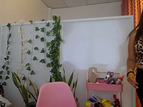 Snapshot of Manuela_lara_ chatting on September 25, 2025, 2:34 pm Manuela lara online show from September 25, 2025, 2:34 pm