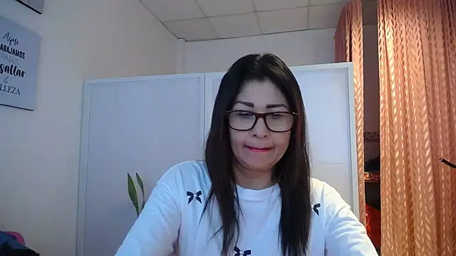 Snapshot of Manuela_lara_ chatting on December 18, 2025, 8:56 pm Manuela lara online show from December 18, 2025, 8:56 pm