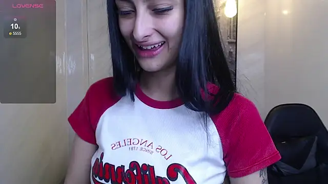 Tifany v online show from November 30, 2025, 1:12 pm