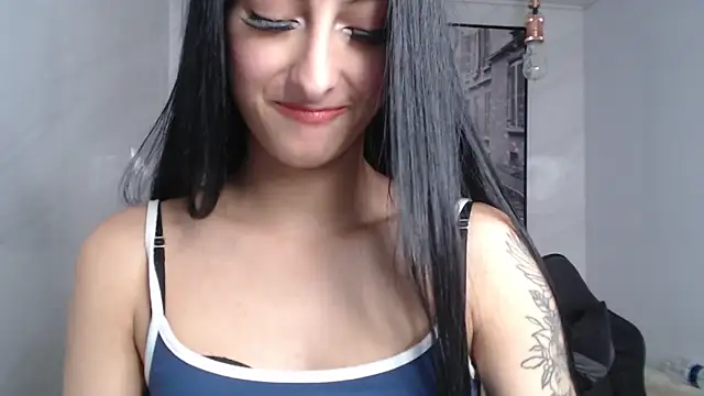 Tifany v online show from November 28, 2025, 8:09 pm