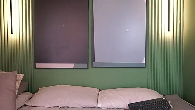 Tayler Kim online show from October 1, 2025, 6:45 pm