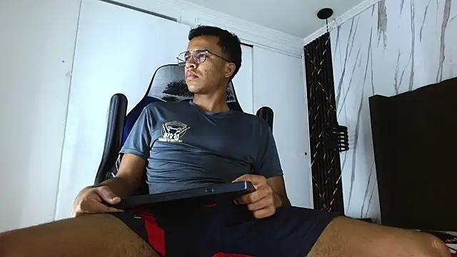 aston xvera online show from November 13, 2025, 3:32 am