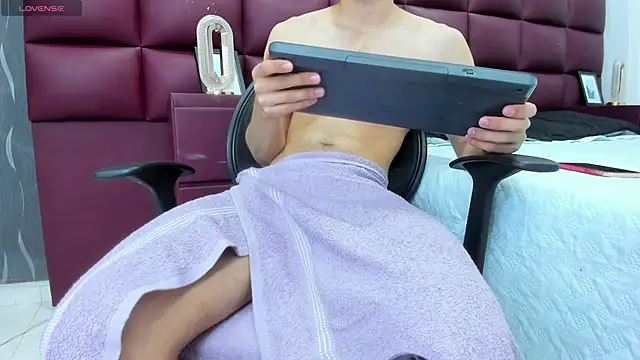 TyagoRoberts online show from September 13, 2025, 1:11 pm