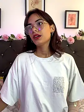 Im Lyan online show from November 22, 2025, 3:11 pm