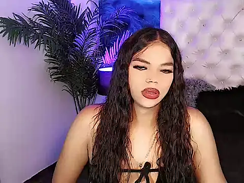 Valeria Swett  online show from November 17, 2025, 12:25 am