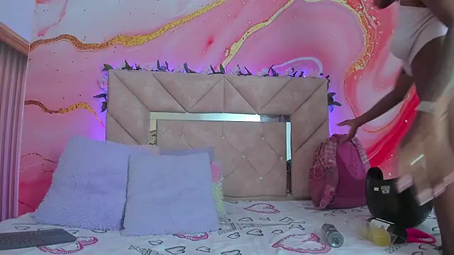 Taylor oriana  online show from November 4, 2025, 11:03 am