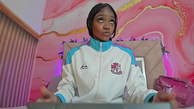 Taylor oriana  online show from October 8, 2025, 11:01 am