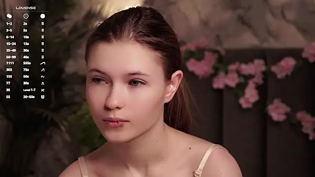 Snapshot of LynHillaire chatting on May 23, 2026, 12:15 pm LynHillaire online show from May 23, 2026, 12:15 pm