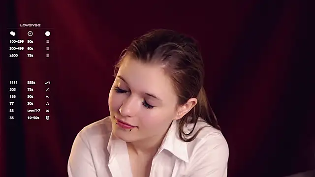 Snapshot of LynHillaire chatting on May 10, 2026, 1:25 pm LynHillaire online show from May 10, 2026, 1:25 pm