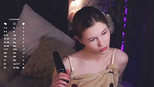 Snapshot of LynHillaire chatting on April 30, 2026, 12:56 pm LynHillaire online show from April 30, 2026, 12:56 pm