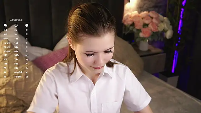 Snapshot of LynHillaire chatting on May 4, 2026, 2:53 pm LynHillaire online show from May 4, 2026, 2:53 pm