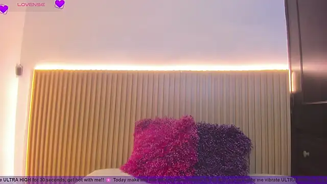 Snapshot of Alana_333 chatting on December 18, 2025, 11:36 am Alana 333 online show from December 18, 2025, 11:36 am