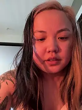 violet lin online show from April 16, 2026, 6:52 pm