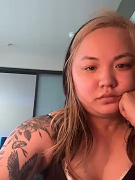 violet lin online show from April 13, 2026, 5:39 pm