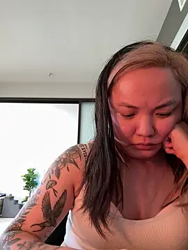 violet lin online show from April 16, 2026, 9:39 pm