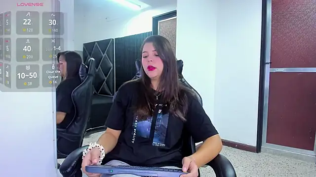 Snapshot of Charlotte-Star chatting on October 20, 2025, 8:42 pm Charlotte-Star online show from October 20, 2025, 8:42 pm