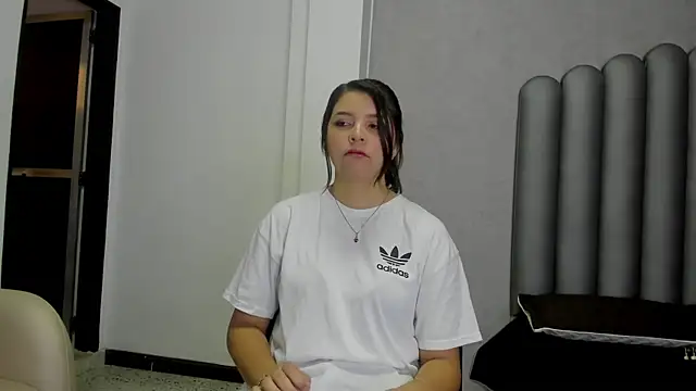 Snapshot of Charlotte-Star chatting on November 5, 2025, 8:01 pm Charlotte-Star online show from November 5, 2025, 8:01 pm