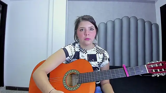 Snapshot of Charlotte-Star chatting on November 4, 2025, 8:45 pm Charlotte-Star online show from November 4, 2025, 8:45 pm