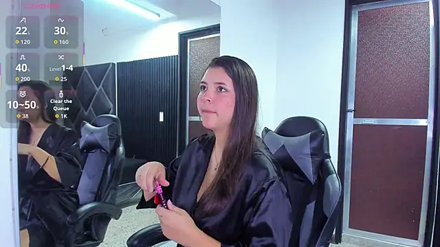 Snapshot of Charlotte-Star chatting on October 23, 2025, 8:29 pm Charlotte-Star online show from October 23, 2025, 8:29 pm