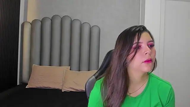 Snapshot of Charlotte-Star chatting on December 2, 2025, 7:48 pm Charlotte-Star online show from December 2, 2025, 7:48 pm