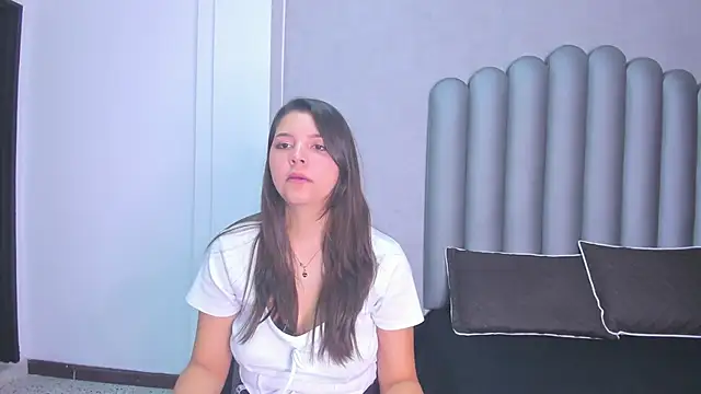 Snapshot of Charlotte-Star chatting on November 3, 2025, 7:39 pm Charlotte-Star online show from November 3, 2025, 7:39 pm