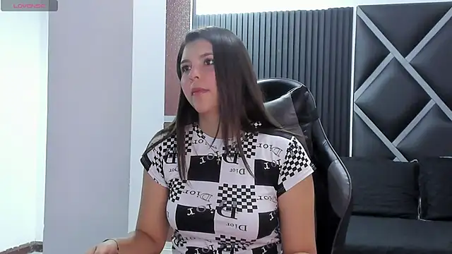 Snapshot of Charlotte-Star chatting on November 17, 2025, 9:19 pm Charlotte-Star online show from November 17, 2025, 9:19 pm