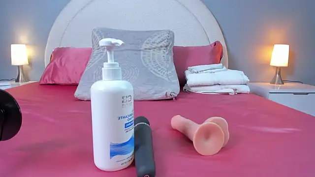 emilytowzen online show from March 26, 2026, 7:23 pm