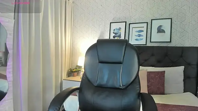 sophie  blare online show from July 8, 2026, 6:08 pm