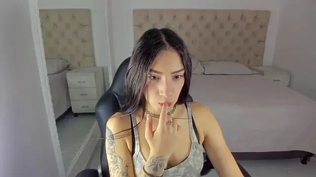 AlliceCopper online show from October 13, 2025, 2:51 pm