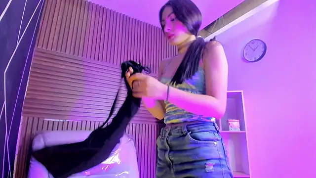 AlliceCopper online show from November 11, 2025, 2:45 pm