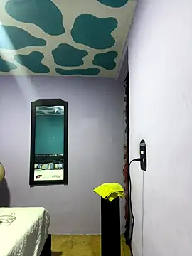 AlliceCopper online show from October 9, 2025, 2:17 pm